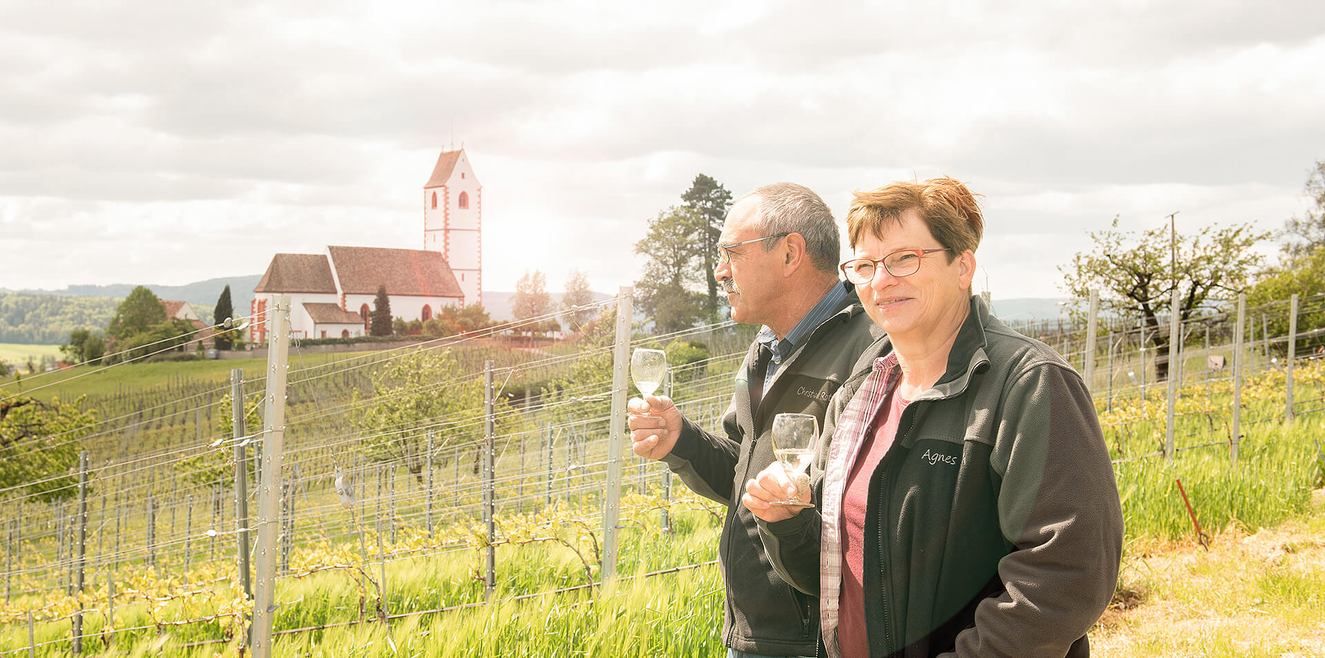 Clientis Header Weisswein Rebberg Kirche Hallau